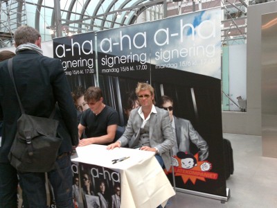 a-ha_signing_oslo_08