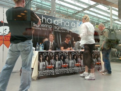 a-ha_signing_oslo_03