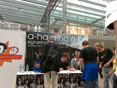 a-ha_signing_oslo_06